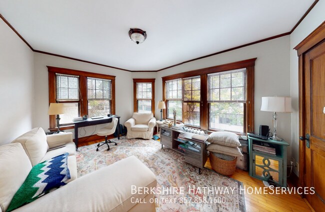 Primary Photo - 11 Story St