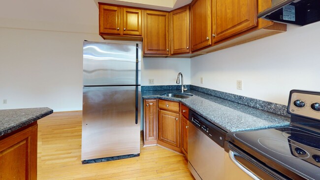 Building Photo - Sleek and Updated Studio Apartment W/Full ...