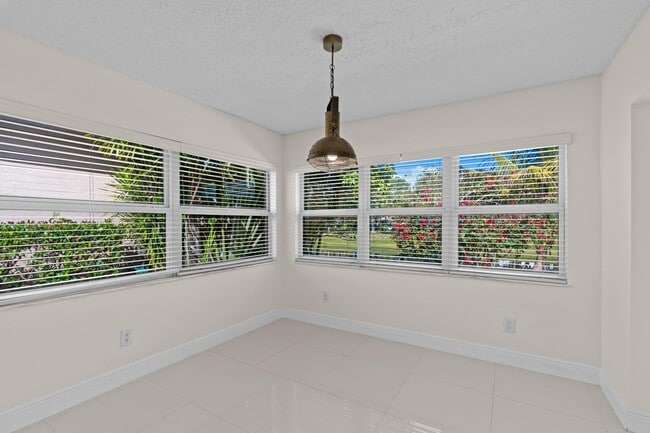 Building Photo - 1151 Delray Lakes Dr