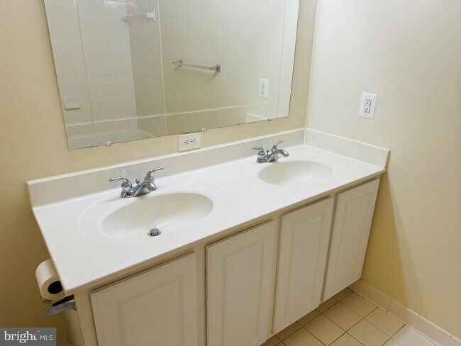 Building Photo - 45326 Stark Dr