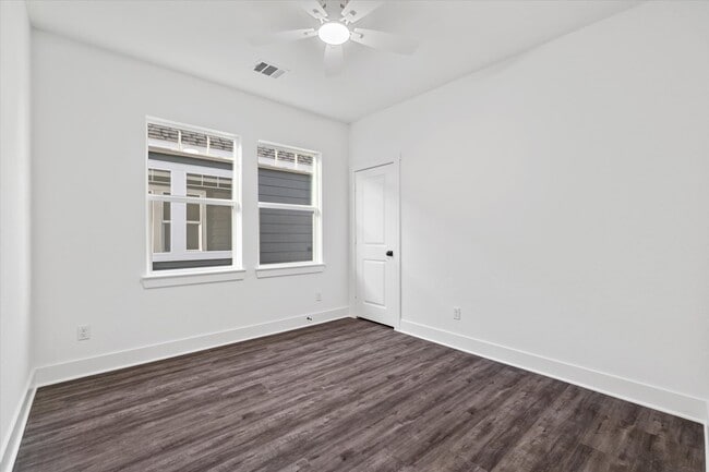 Building Photo - 227 S Broadway St