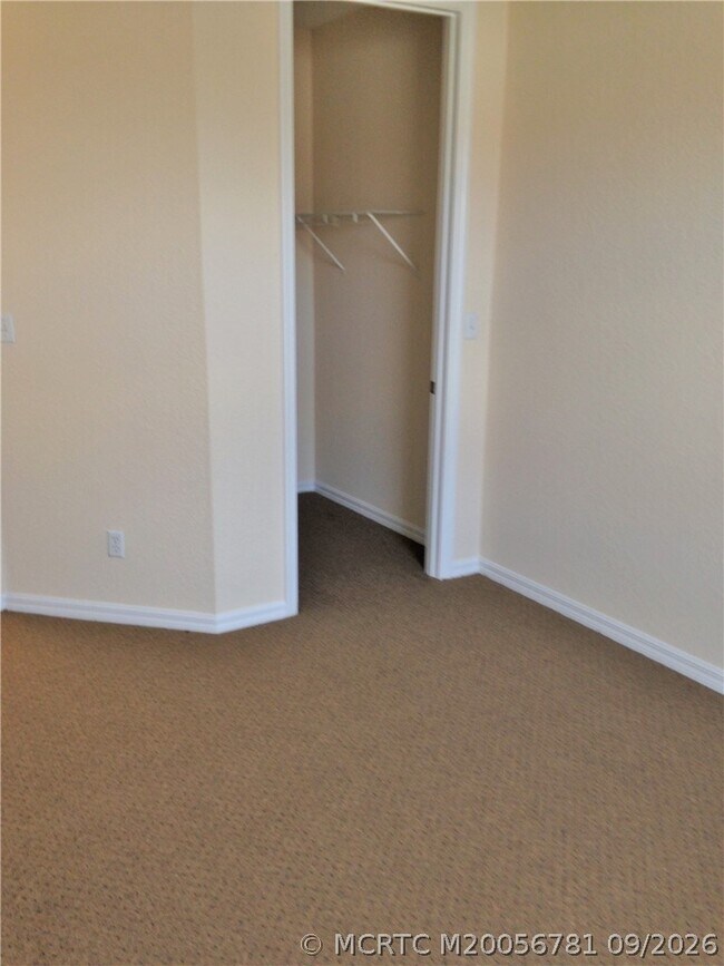 Building Photo - 2085 SE Avon Park Dr