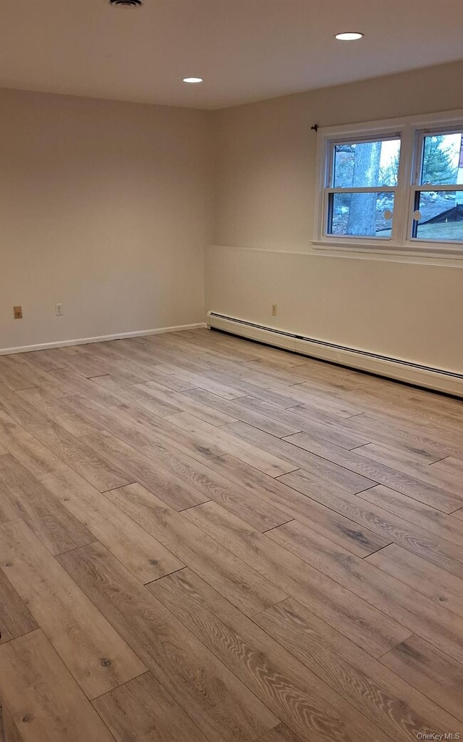 Building Photo - 5 Suzie Dr