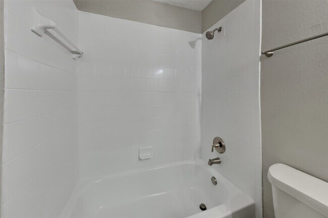 Building Photo - 17330 Shadow Ledge Dr