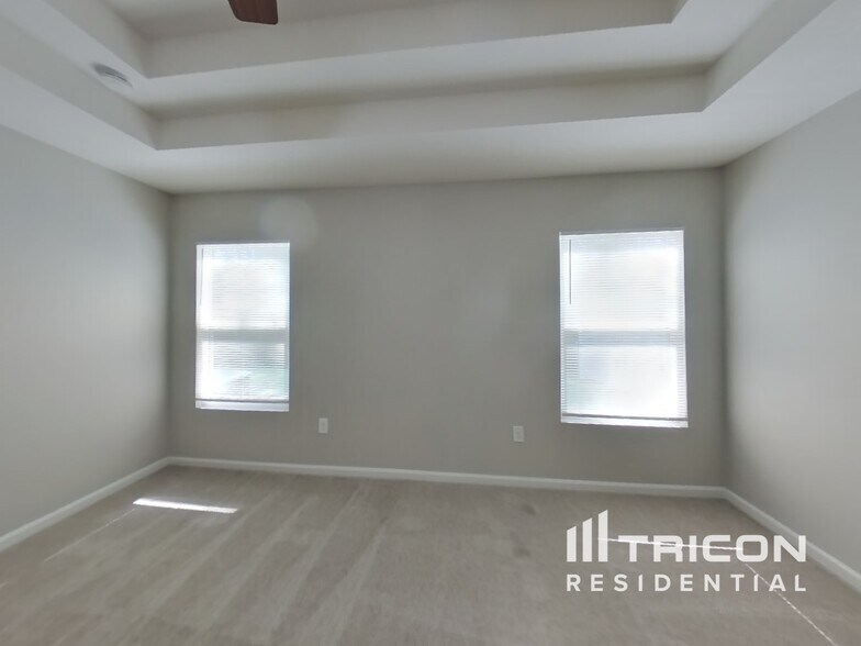 Building Photo - 15252 Bareback Dr
