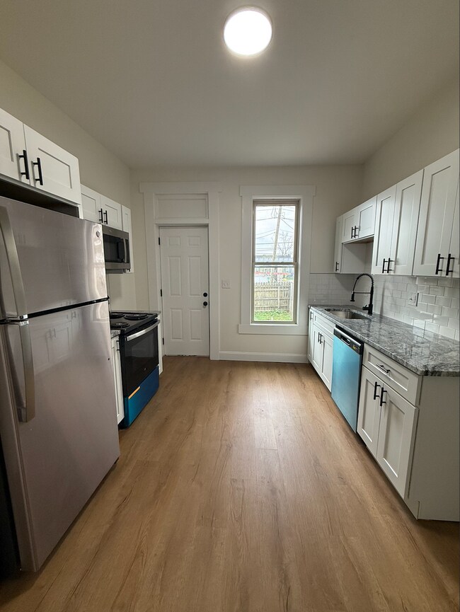 Building Photo - 433 Hanford St
