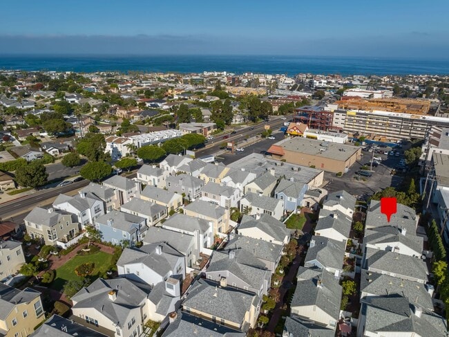 Building Photo - BEAUTIFUL, BRIGHT & AIRY, 3BR2.5BA TOWNHOME ON THE WESTERN-MOST CORNER/END OF THE EXCLUSIVE 1800 ...