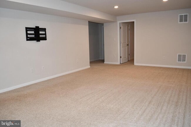 Building Photo - 109 N Marshview Terrace