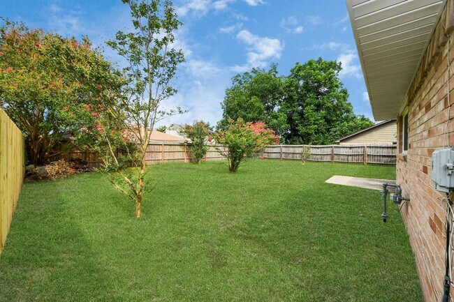 Building Photo - 4015 Lufborough Dr