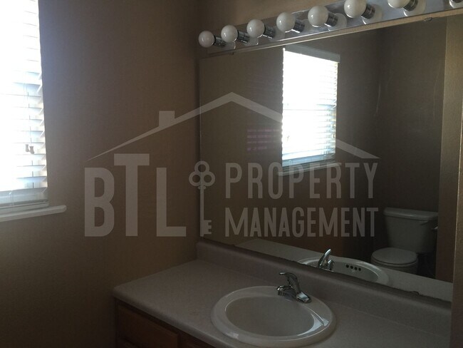 Building Photo - Beautiful 3BR Home in The Highlands with Community Pool