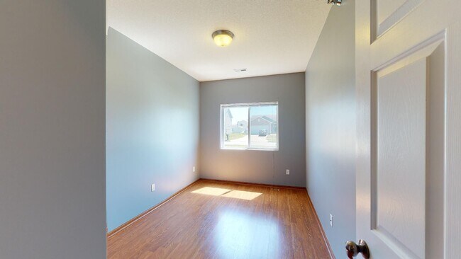 Building Photo - Fantastic condo in Ankeny-6mo Lease Option