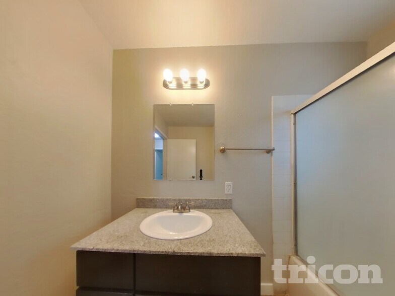 Building Photo - 910 Donner Pass Rd