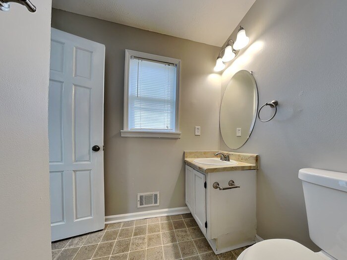 Building Photo - 308 Rebecca Ct