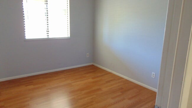 Building Photo - 4720 N Spring Dr