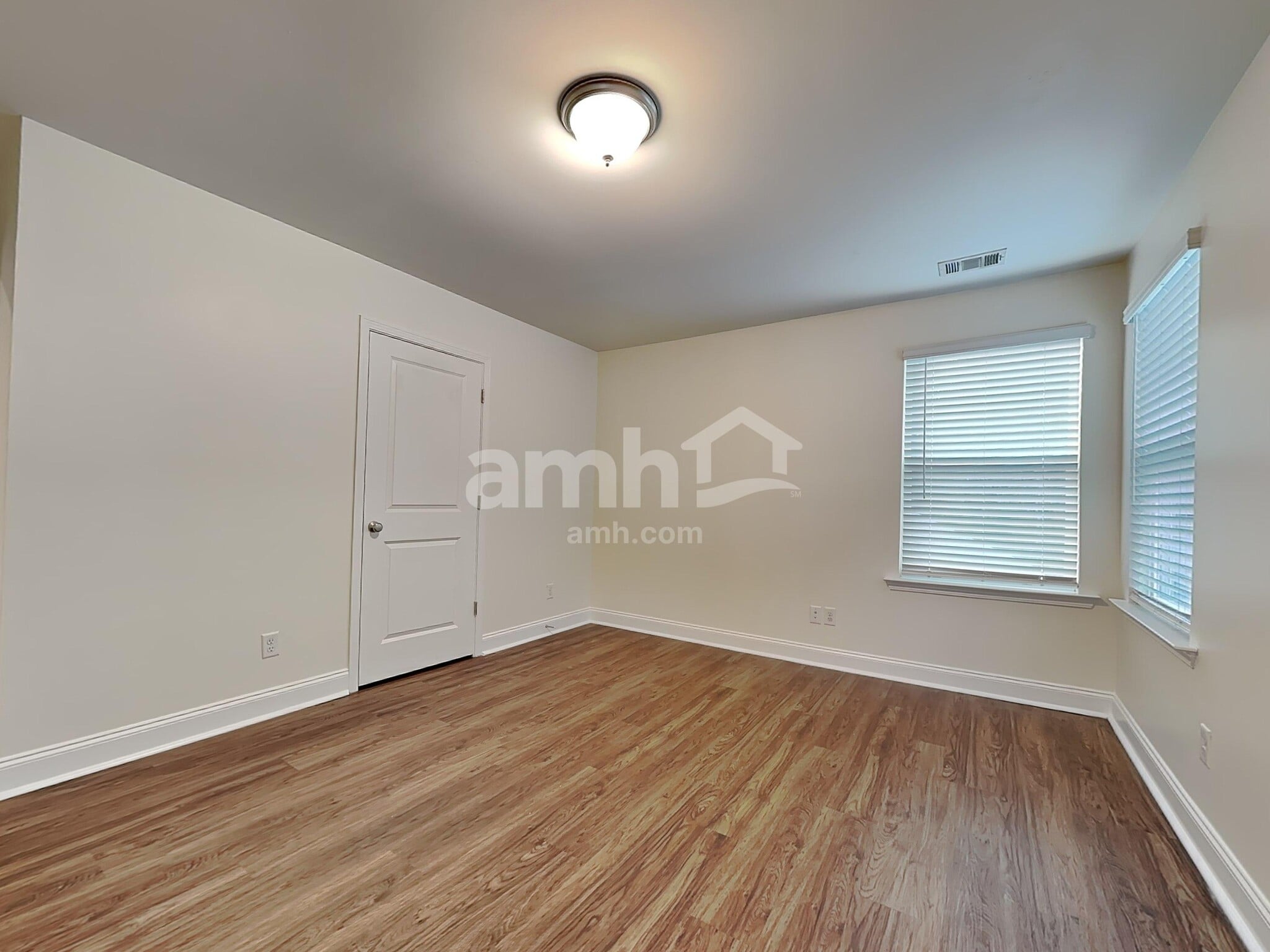 Building Photo - 16 Cherry St