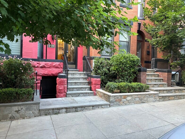 Building Photo - 1859 Mintwood Pl NW