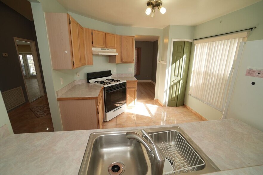 Building Photo - 205 Indian Point Cir