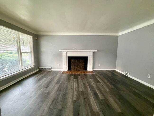 Building Photo - 15328 Kentfield St