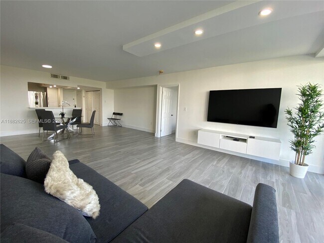 Building Photo - 20515 E Country Club Dr