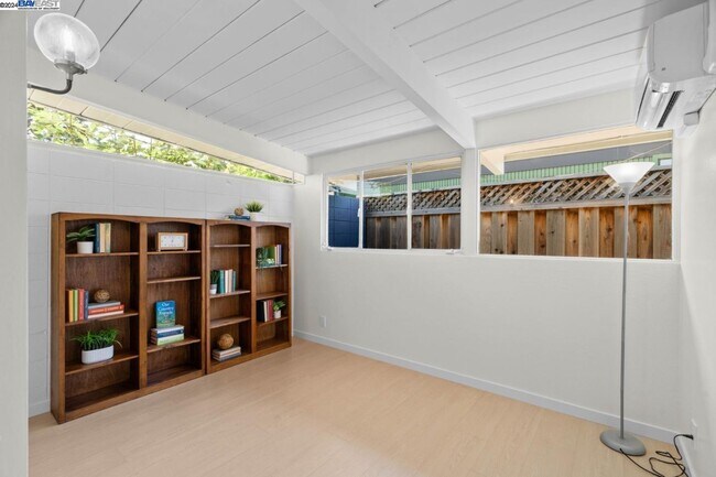 Building Photo - 801 Richmond Ave