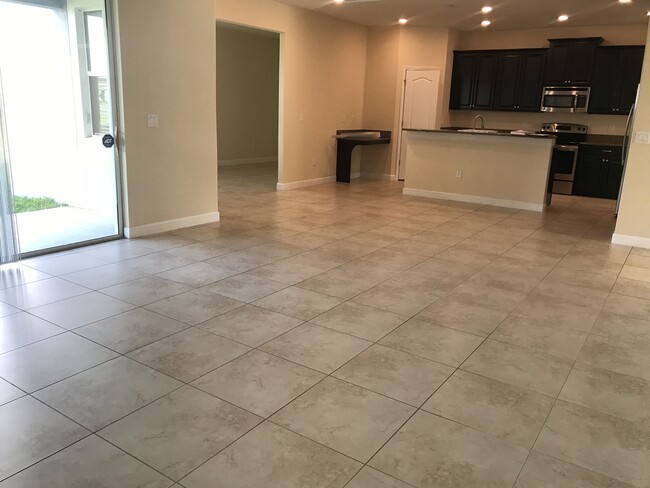 Building Photo - 7 BEDROOM 4 BATH AT INDEPENDENCE WINTER GARDEN POND VIEW NO REAR NEIGHBOR