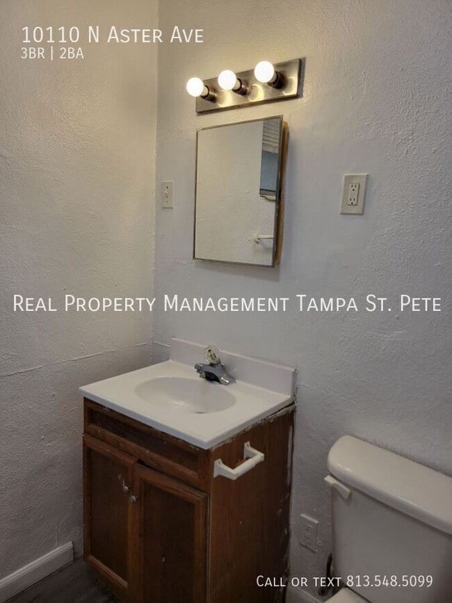 Building Photo - 10110 N Aster Ave