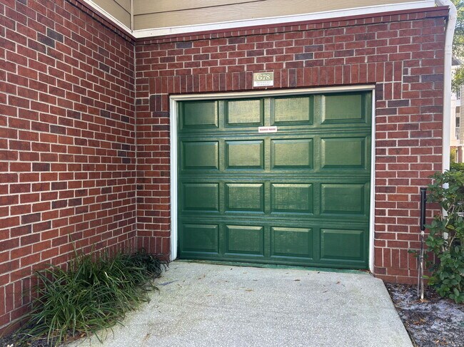 Building Photo - 8300 Elm Park Dr