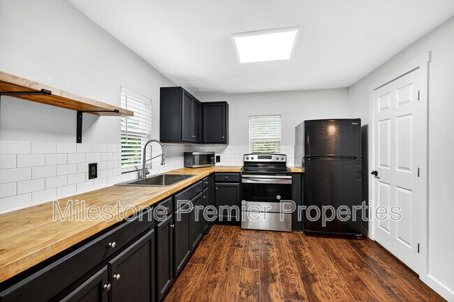 Building Photo - 1129 W Owings St