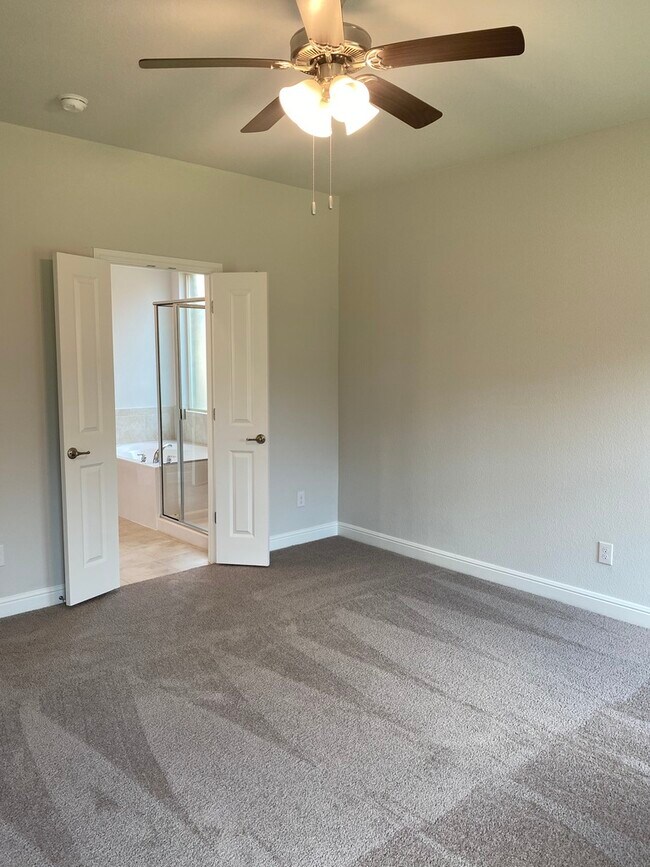 Master Bedroom - 1021 Gillespie Dr