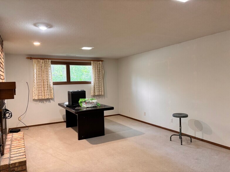 Building Photo - 2815 Monroe Dr