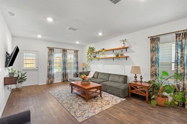 Building Photo - 12404 Silversmith Ln
