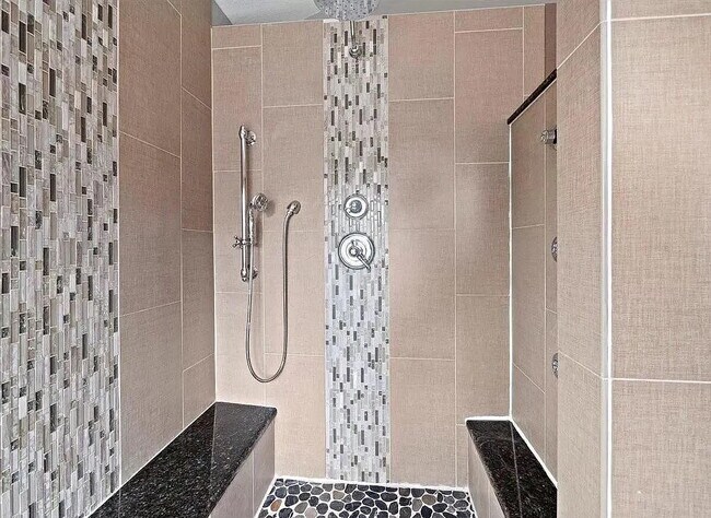 Building Photo - OMG this is a Stunning Large 5 BR House