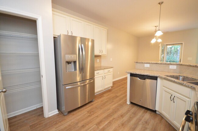 Building Photo - 121 Cypress Hill Ln
