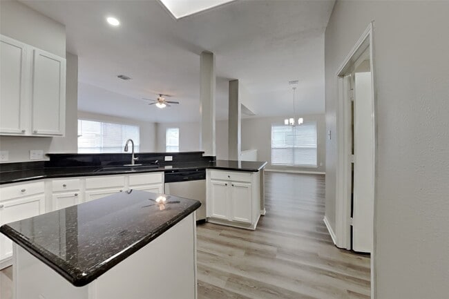 Building Photo - 2114 Blossom Creek Dr