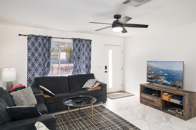 Building Photo - 51700 Avenida Martinez