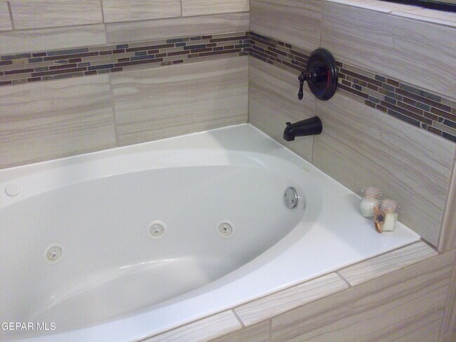 Building Photo - 7836 Enchanted View Dr