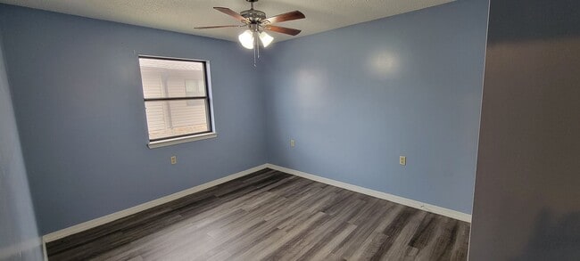 Building Photo - Quiet living in Horseshoe Bend! 1/1 Spacio...