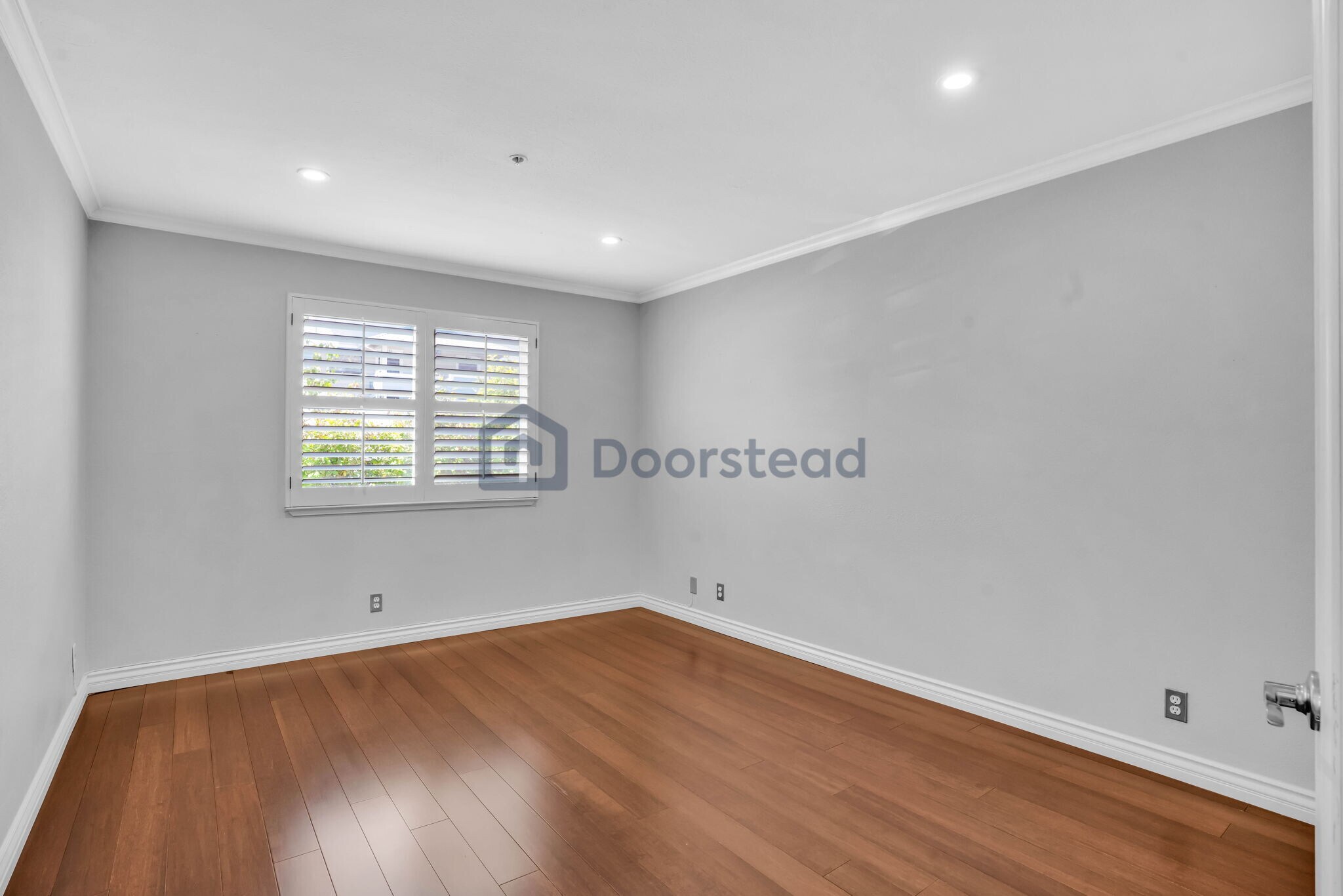 Building Photo - 2709 Oak Road Unit E