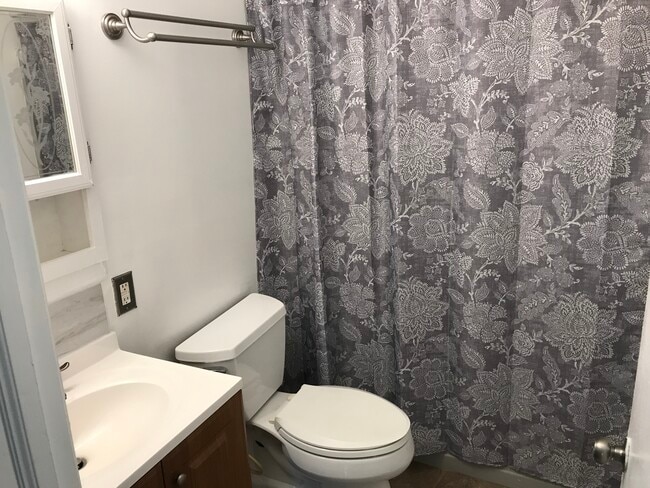 Building Photo - 88 Morris Dr