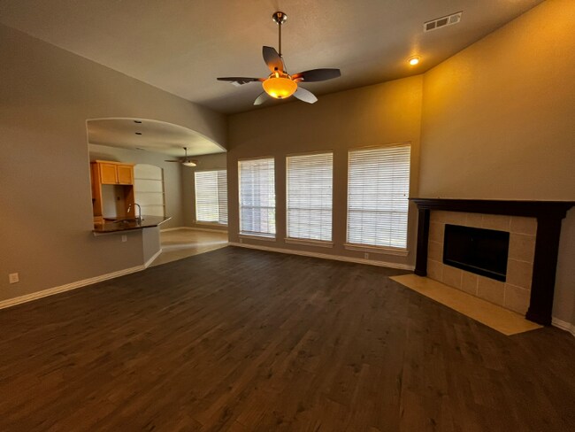 Building Photo - 1011 Drake Dr