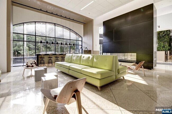 Building Photo - 250 Gorge Rd