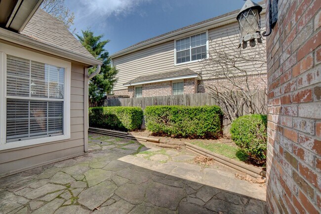 Building Photo - South Tulsa Gem! Large 3/2 Rental Home