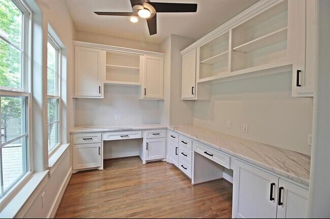 Building Photo - 2736 Cortlandt St