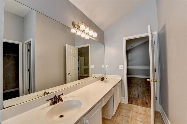 Building Photo - 2072 Fairport Way