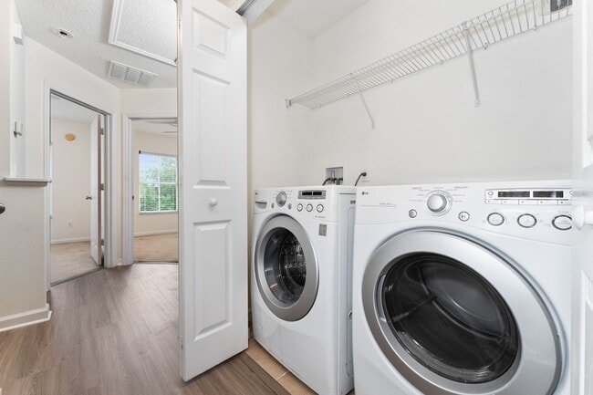 Building Photo - Nice 3/2.5 Townhouse with 2-Car Garage in ...