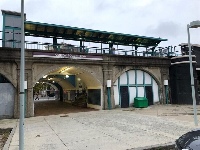 Building Photo - 50 S Common St