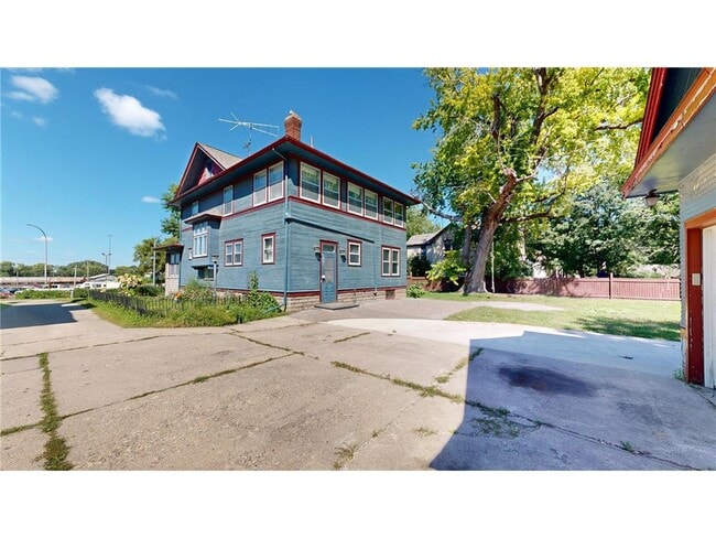 Building Photo - 216 Litchfield Ave SE
