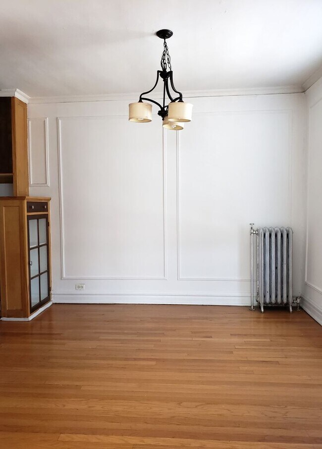 Building Photo - Edgewater Studio with Heat & Cooking Gas Included ~ No Security Deposit ~ Cat Friendly!