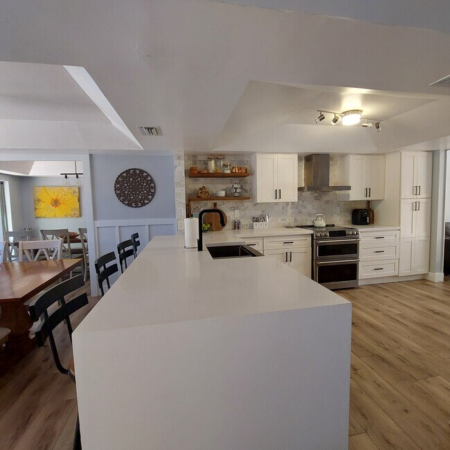 Building Photo - 3871 Alcantara Ave