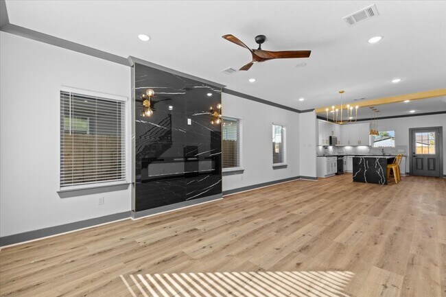 Building Photo - 7949 Attwater St